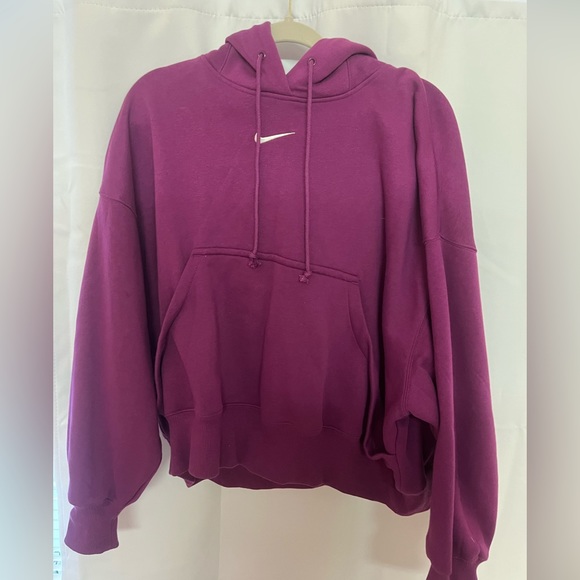 Nike Tops - Nike oversized cropped hoodie